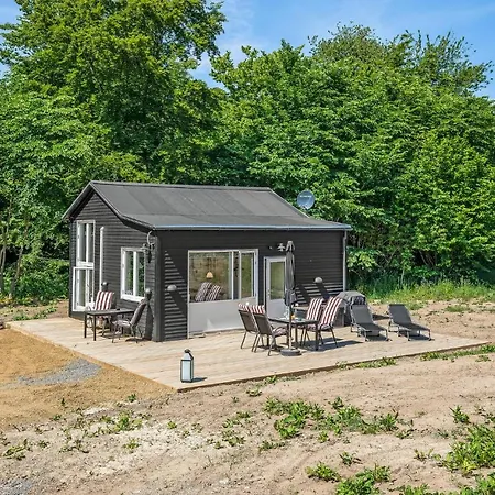 2 Bedroom Beautiful In Holiday home *